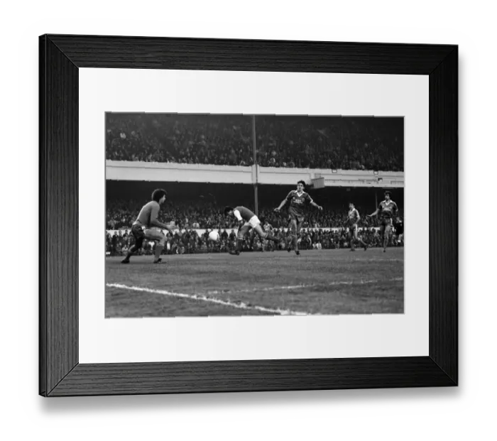 Framed Print : Arsenal v. Brighton and Hove Albion. November 1980 LF05-05-019 Football Division