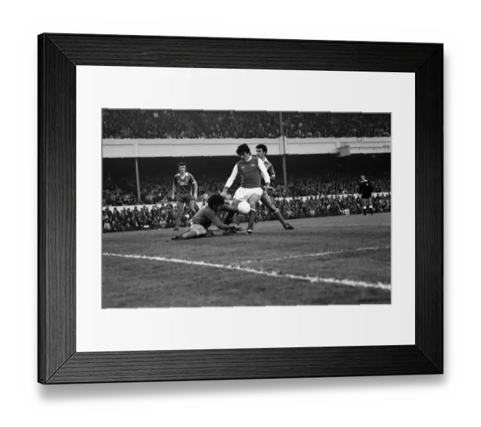 Framed Print : Arsenal v. Brighton and Hove Albion. November 1980 LF05-05-014 Football Division