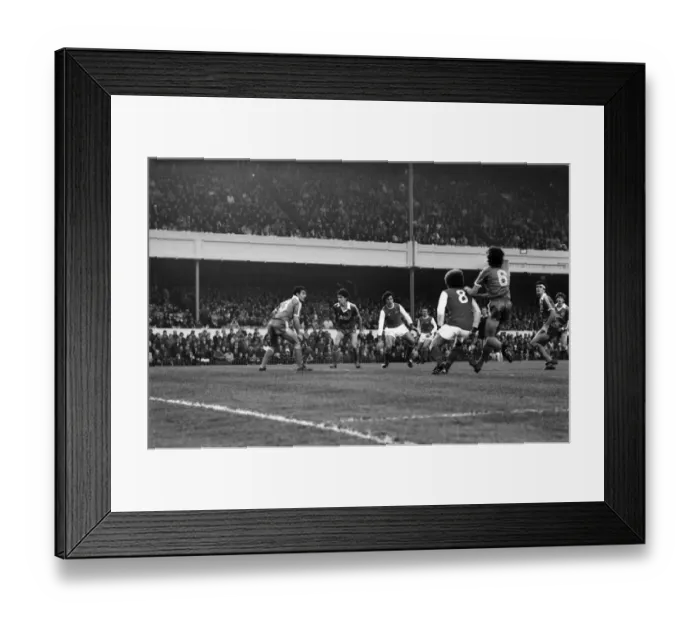 Framed Print : Arsenal v. Brighton and Hove Albion. November 1980 LF05-05-015 Football Division