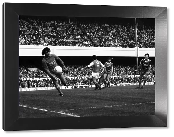 Arsenal v. Brighton and Hove Albion. November 1980 LF05-05-009 Football Division