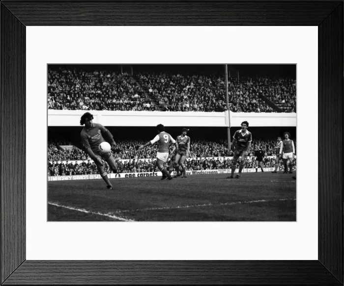 Framed Print : Arsenal v. Brighton and Hove Albion. November 1980 LF05-05-009 Football Division Framed Print : Arsenal v. Brighton and Hove Albion. November 1980 LF05-05-009 Football Division