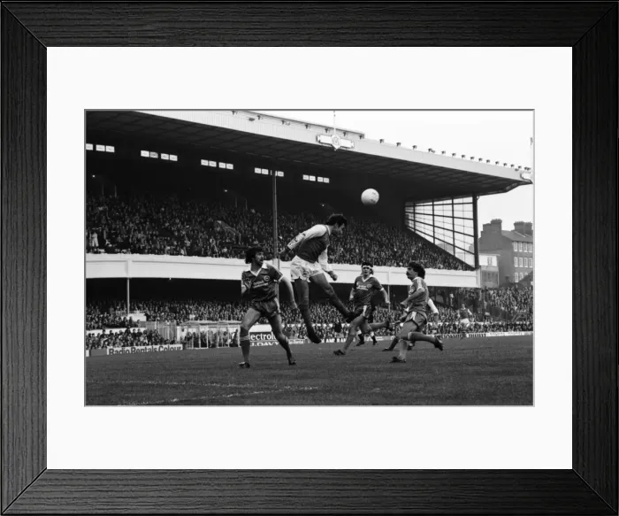Framed Print : Arsenal v. Brighton and Hove Albion. November 1980 LF05-05-004 Football Division Framed Print : Arsenal v. Brighton and Hove Albion. November 1980 LF05-05-004 Football Division