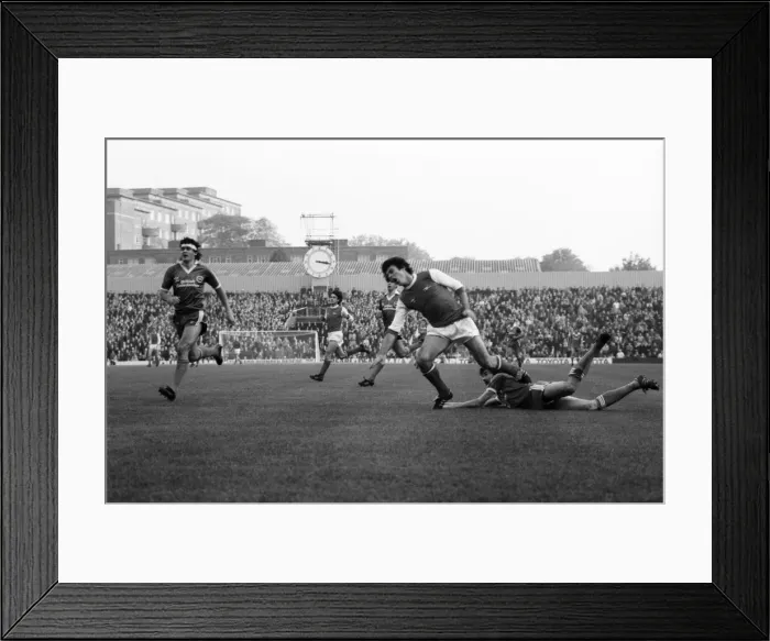 Framed Print : Arsenal v. Brighton and Hove Albion. November 1980 LF05-05-012 Football Division Framed Print : Arsenal v. Brighton and Hove Albion. November 1980 LF05-05-012 Football Division