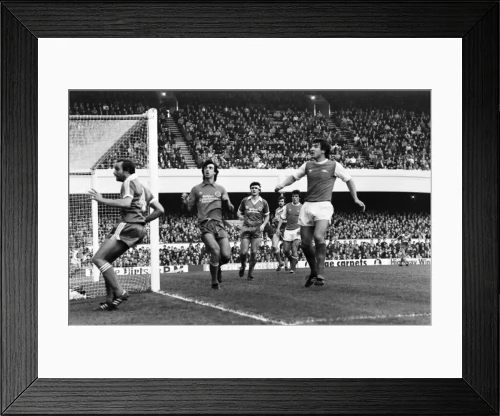 Framed Print : Arsenal v. Brighton and Hove Albion. November 1980 LF05-05-001 Football Division One