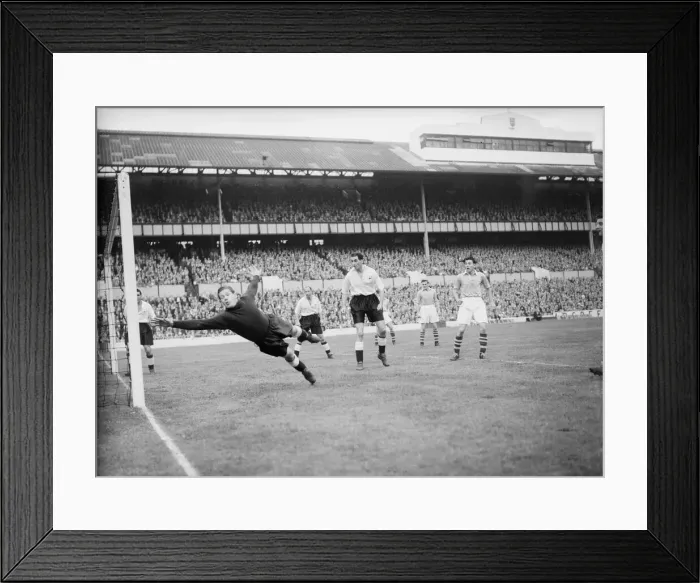 Framed Print : Tottenham Hotspurs v Manchester City Division One 1st September 1952 Framed Print : Tottenham Hotspurs v Manchester City Division One 1st September 1952