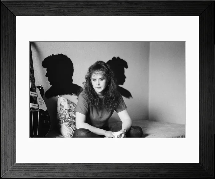 Framed Print : Kirsty MacColl - singer. Pictured at home in 1981. Kirsty Anna MacColl (10 October 1959 - 18 December 2000) was a British singer and songwriter. She recorded several pop hits in the 1980s and 1990s Framed Print : Kirsty MacColl - singer. Pictured at home in 1981. Kirsty Anna MacColl (10 October 1959 - 18 December 2000) was a British singer and songwriter. She recorded several pop hits in the 1980s and 1990s