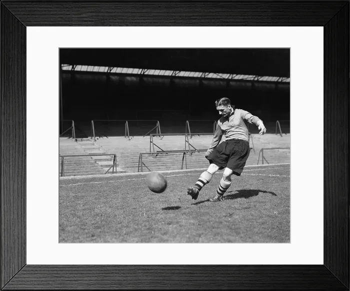 Framed Print : Johnny Hancock of Wolverhampton Football Club 1947 Framed Print : Johnny Hancock of Wolverhampton Football Club 1947