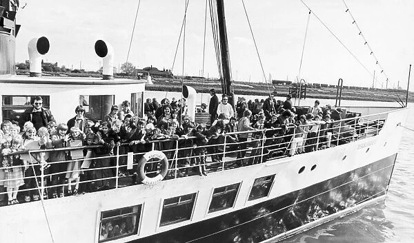 100s of Cleveland children set off from Head Wrightson Wharf