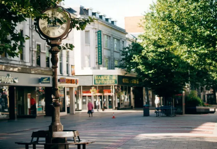 Framed Print : 10am on Queen Street, Cardiff, empty on the day of the funeral of Diana