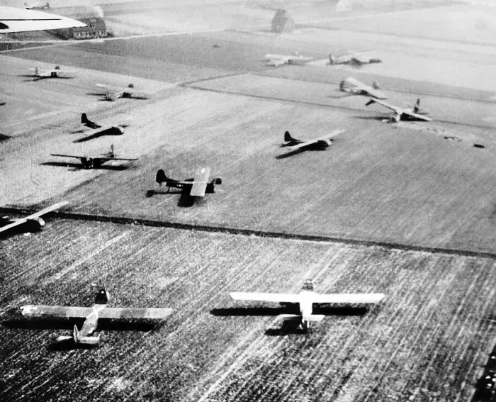 Framed Print : 1500 gliders from the 1st Allied Airborne 1945 carried troops Framed Print : 1500 gliders from the 1st Allied Airborne 1945 carried troops