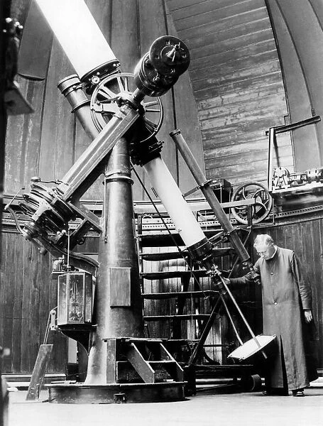 The 15'Equatorial Telescope, arranged for drawing the Sun. July 1936 P000076
