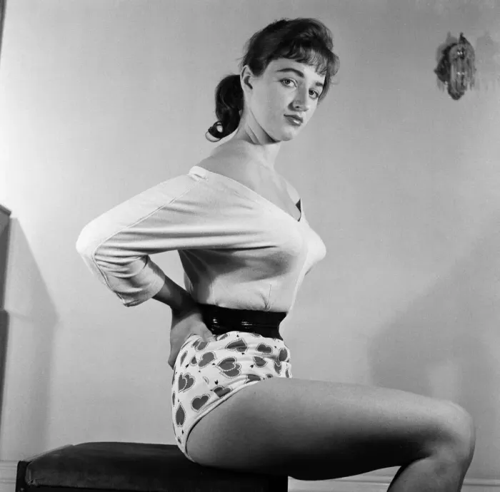 Framed Print : 17-year-old Jackie Collins from Regents Park, London. 20th October 1955 Framed Print : 17-year-old Jackie Collins from Regents Park, London. 20th October 1955