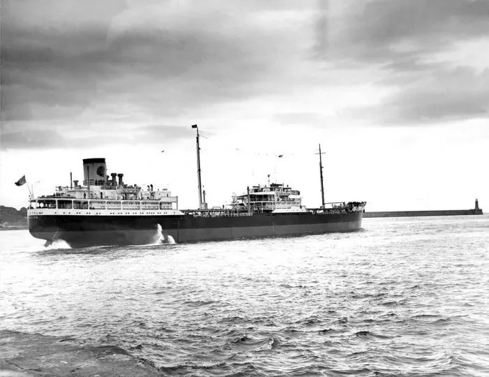 Framed Print : The 18, 000 ton tanker Haustrum leaving the River Tyne after completion at Hawthorne Framed Print : The 18, 000 ton tanker Haustrum leaving the River Tyne after completion at Hawthorne
