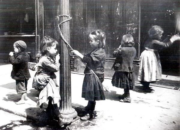 1900-1909. Children playing in the Scotswood area of Newcastle