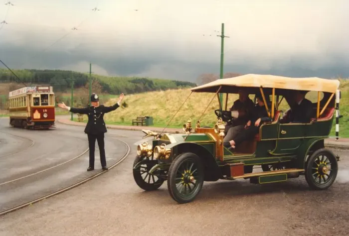 Framed Print : The 1906 Armstong Whitworth driven by Harry Smith and passenger his wife Mary is given