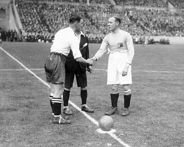 1926 Cup Final at Wembley. Joe Smith (left) of Bolton and McMullan of Man