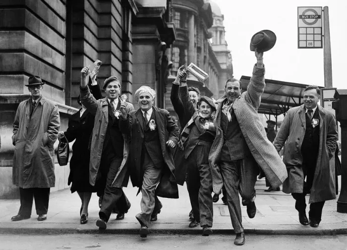 Framed Print : 1949 FA Cup Final Wolverhampton Wanderers v Leicester City Supporter sand Fans on their Framed Print : 1949 FA Cup Final Wolverhampton Wanderers v Leicester City Supporter sand Fans on their