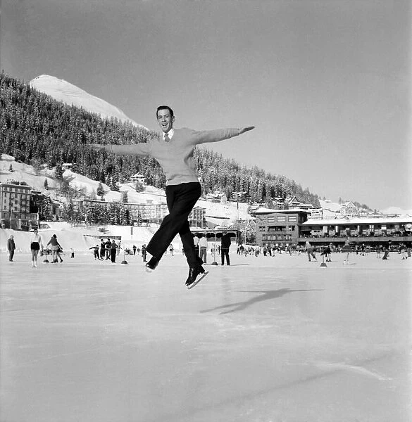 The 1953 competitions for men, ladies, pair skating, and ice dancing took place