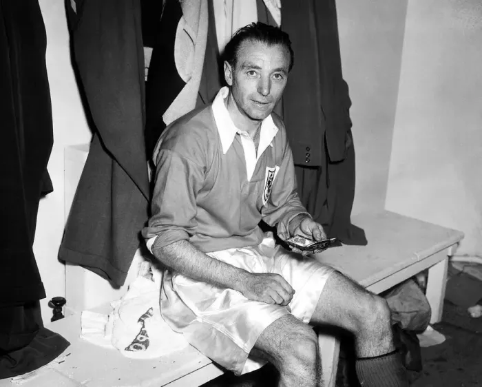 Framed Print : 1953 FA Cup Final Stanley Matthews of Blackpool with his winners medal Framed Print : 1953 FA Cup Final Stanley Matthews of Blackpool with his winners medal
