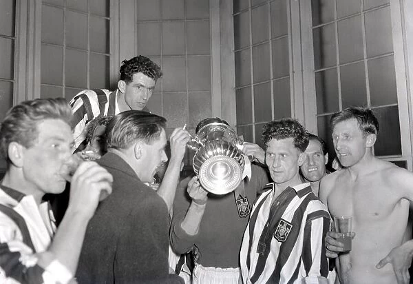 1954 FA Cup Final West Bromwich Albion v Preston North End Players drinking