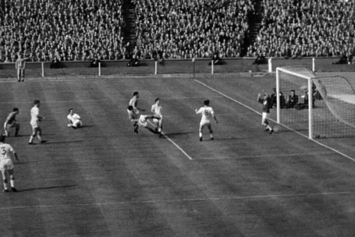 Framed Print : 1957 FA Cup Final Aston Villa 2 Manchester United 1 Played May 4 1957