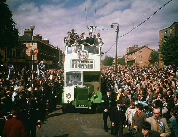 1960 1961 Tottenham Hotspur Double Winning Season, Spurs team return to London in open
