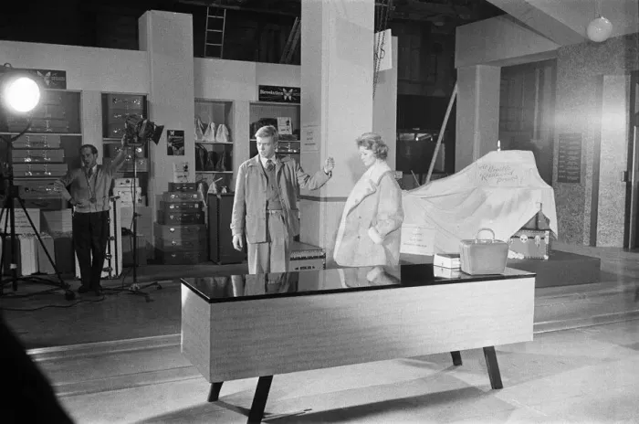 Framed Print : 1960 Film Peeping Tom, behind the scenes filming at Pinewood Studios, Buckinghamshire