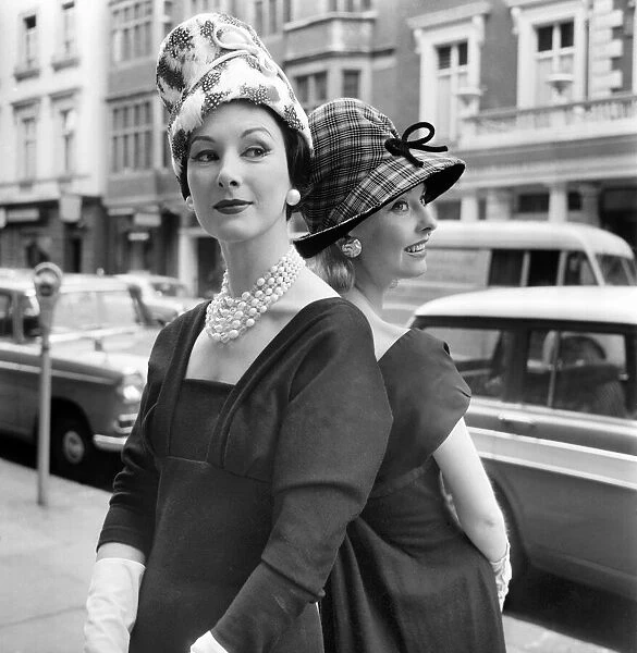 1960s Hat Fashions. June 1960 M4406-001