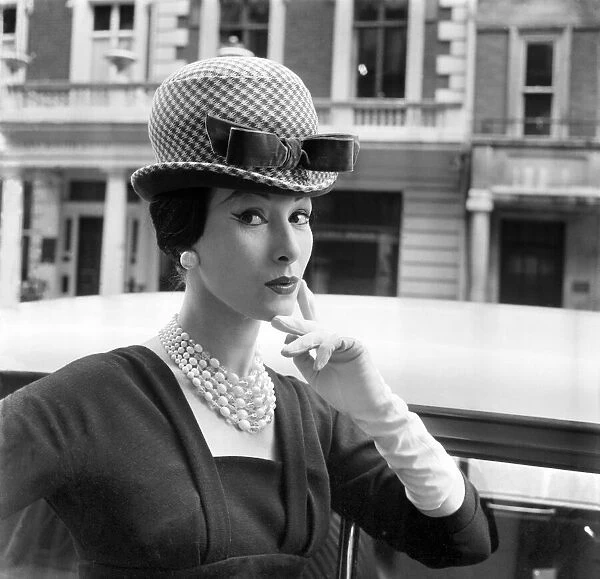 1960s Hat Fashions. June 1960 M4406-003
