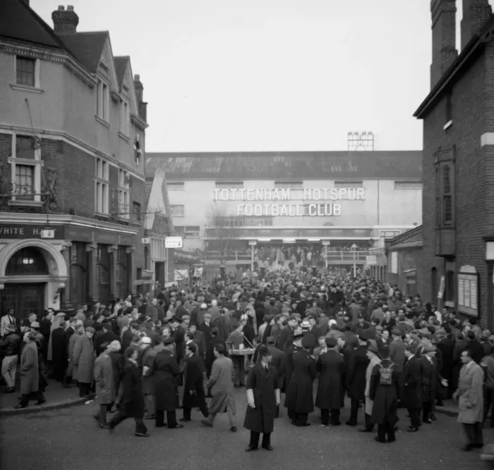 Framed Print : 1961  /  62 Season European Fairs Cup Tottenham Hotspur v Benfica