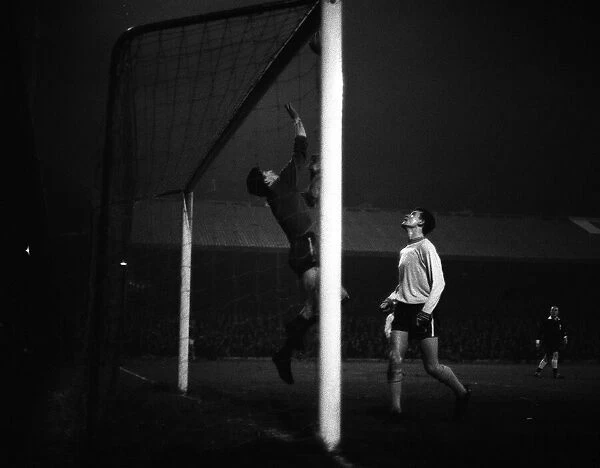 1965 League Cup Final Second leg. Chelsea goalkeeper Peter Bonnetti pushes