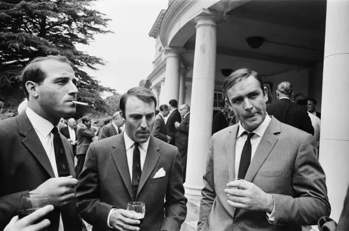 Framed Print : The 1966 England World Cup team visit Pinewood Studios and spend time on the set of Framed Print : The 1966 England World Cup team visit Pinewood Studios and spend time on the set of