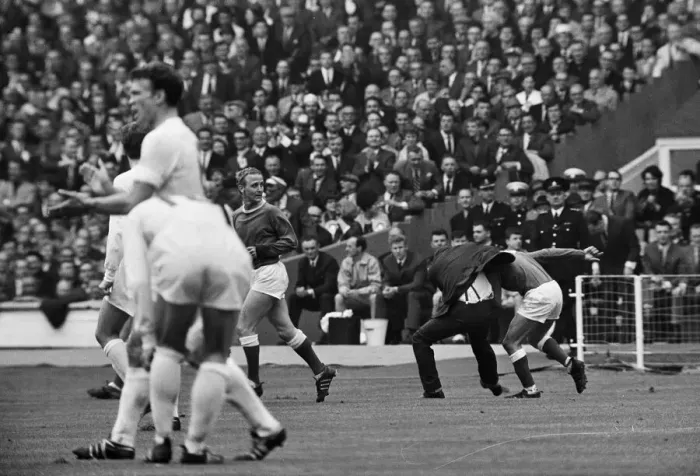 Framed Print : 1966 FA Cup Final at Wembley stadium. Everton 3 v Sheffield Wednesday 2 Framed Print : 1966 FA Cup Final at Wembley stadium. Everton 3 v Sheffield Wednesday 2