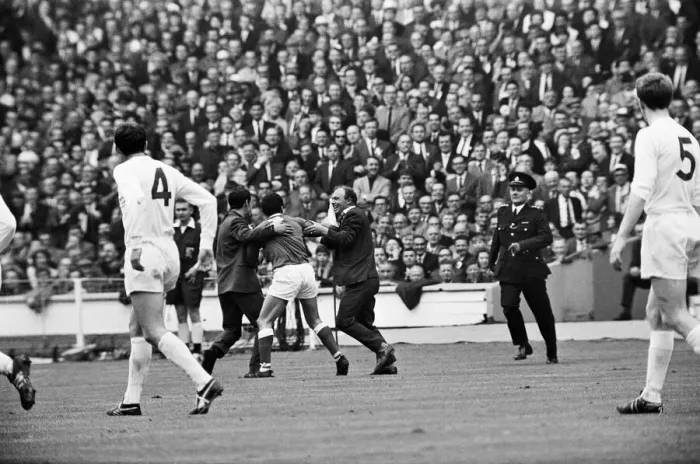 Framed Print : 1966 FA Cup Final at Wembley stadium. Everton 3 v Sheffield Wednesday 2 Framed Print : 1966 FA Cup Final at Wembley stadium. Everton 3 v Sheffield Wednesday 2