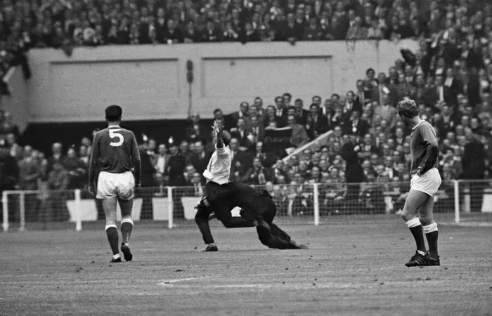 Framed Print : 1966 FA Cup Final at Wembley stadium. Everton 3 v Sheffield Wednesday 2 Framed Print : 1966 FA Cup Final at Wembley stadium. Everton 3 v Sheffield Wednesday 2