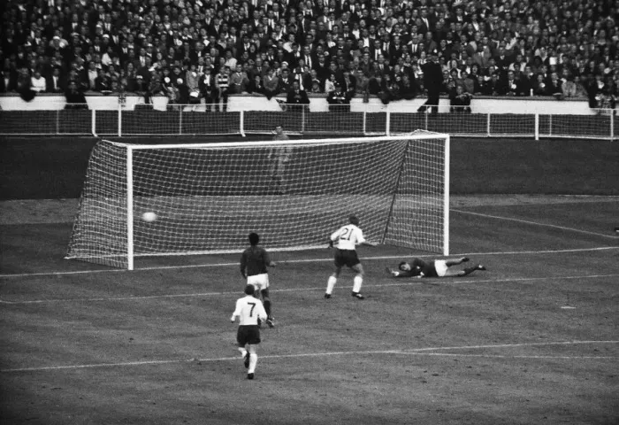Framed Print : 1966 World Cup Semi Final at Wembley Stadium. England 2 v Portugal 1