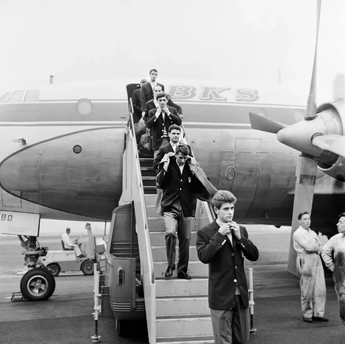 Framed Print : 1966 World Cup Tournament in England. Members of the Italy football team descend Framed Print : 1966 World Cup Tournament in England. Members of the Italy football team descend