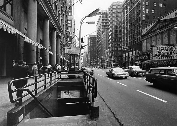 1970s Chicago street scene. P009351