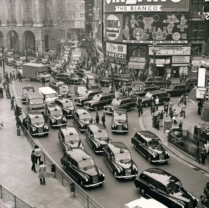 Framed Print : 1970s Demonstrations  /  Protests - November 1972 Black Cab Taxis parade in