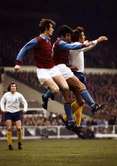 Framed Print : 1971 League Cup Final at Wembley Stadium Tottenham Hotspur 2 v Aston Villa 0 Framed Print : 1971 League Cup Final at Wembley Stadium Tottenham Hotspur 2 v Aston Villa 0