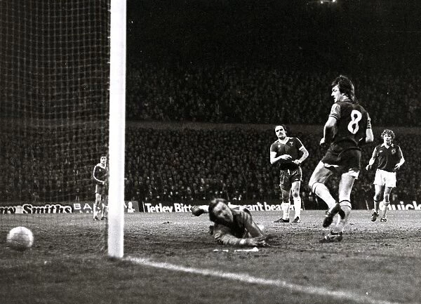1977 League Cup Final Second Replay at Old Trafford. Aston Villa 3 v Everton 2 aet