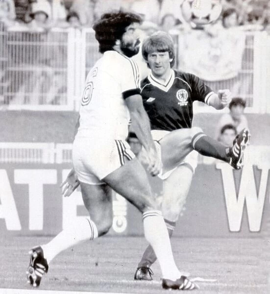 1982 World Cup Finals in Spain New Zealand v scotland Gordon Strachan in