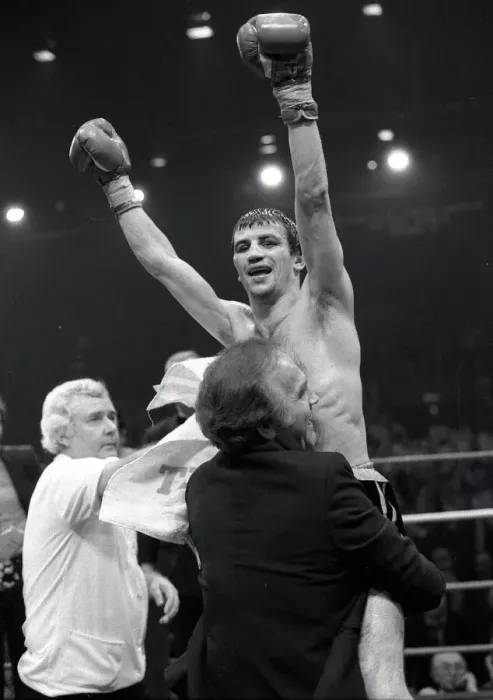 Framed Print : 1983 Boxing at Wembley. Charlie Magri vs. Eleoncio Mercedes. 15  /  03  /  1983