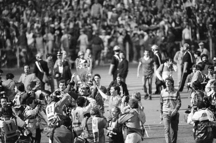 Framed Print : 1984 European Cup Final at Stadio Olimpico, Rome. Liverpool 1-1 As Roma Framed Print : 1984 European Cup Final at Stadio Olimpico, Rome. Liverpool 1-1 As Roma