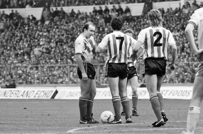 Framed Print : 1985 Milk cup final at Wembley Stadium. Final score Norwich City 1 - 0 Sunderland