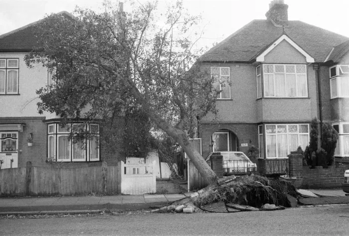 Framed Print : The 1987 Great Storm occurred on the night of 15 ? 16th October 1987 Framed Print : The 1987 Great Storm occurred on the night of 15 ? 16th October 1987