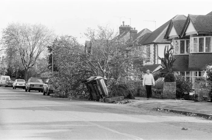 Framed Print : The 1987 Great Storm occurred on the night of 15 ? 16th October 1987 Framed Print : The 1987 Great Storm occurred on the night of 15 ? 16th October 1987
