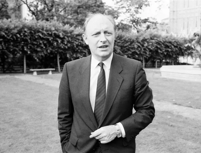 Framed Print : 1987 Labour Party Shadow Cabinet, Neil Kinnock unveils his new lineup, Photocall Framed Print : 1987 Labour Party Shadow Cabinet, Neil Kinnock unveils his new lineup, Photocall
