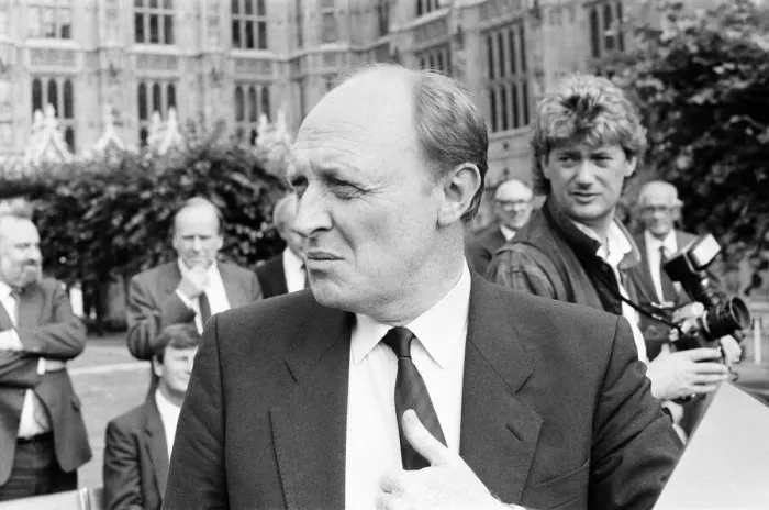 Framed Print : 1987 Labour Party Shadow Cabinet, Neil Kinnock unveils his new lineup, Photocall Framed Print : 1987 Labour Party Shadow Cabinet, Neil Kinnock unveils his new lineup, Photocall