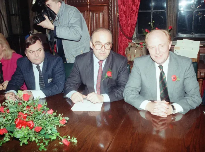 Framed Print : 1989 Labour Party Shadow Cabinet, newly elected, Photocall, Westminster, London Framed Print : 1989 Labour Party Shadow Cabinet, newly elected, Photocall, Westminster, London